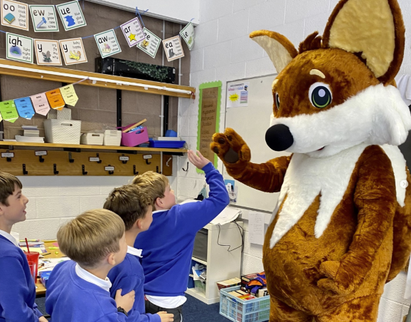 Franklyn Fox meets the school kids of Cheshire!